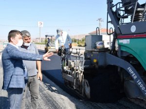 Aksaray’da 48 mahalleye 372 bin ton sıcak asfalt