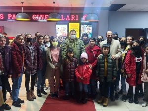 Kaymakam Balcı öğrencilerle sinemada buluştu
