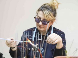 Aydın’ın nazar boncukları Büyükşehir Belediyesi kurslarında üretiliyor
