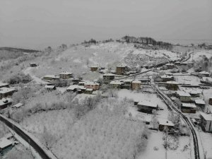 Düzce’de kar yağışı etkili oluyor