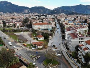 Marmaris Yunus Nadi Caddesi’nde ikinci etap çalışmalar devam ediyor