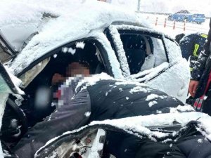 Van’da kar yağışı trafik kazalarına neden oldu