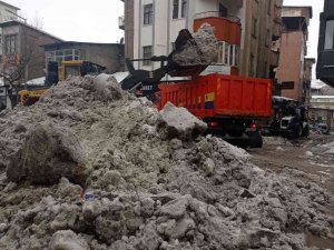 Hakkari’de karla mücadele çalışması