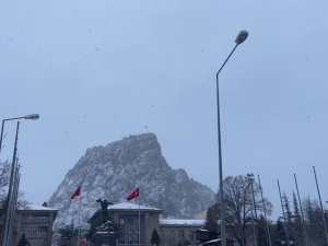 Kar yağışı soğuk havayı da beraberinde getirdi