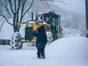 Sakarya’da kar yağışı sebebiyle kapanan yollar açıldı