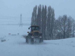 Kars’ta kar ve tipiden 65 köy yolu ulaşıma kapandı