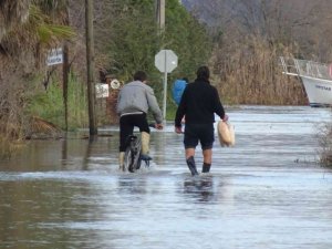 Dalyan’ı su bastı, vatandaşlar zor anlar yaşadı
