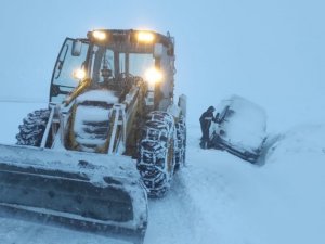 Van Büyükşehir Belediyesinden karla mücadele çalışması