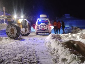 Yol açılana kadar evde doğum yaptı