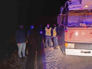 Yolunu kaybeden vatandaşların yardımına jandarma yetişti