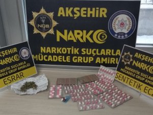 Akşehir’de durdurulan araçta 150 adet uyuşturucu hap ele geçirildi