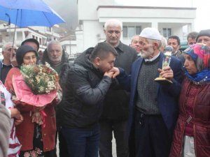 Yaşayan İnsan Hazinesine köyünde kuş dili ve kemençe eşliğinde karşılama