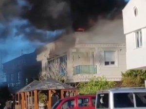 Lüks dubleks villanın ikinci katı alevlere teslim oldu