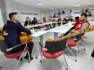 Türk Kızılay’dan görme engelliler için türkülü etkinlik