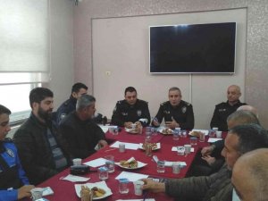 Tarsus Emniyet Müdürü muhtarlarla buluştu