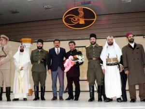 Fahreddin Paşa’nın direnişini anlatan "Kumandan" oyunu Erzincan’da tiyatro severlerle buluştu