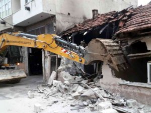 Osmangazi’de metruk bina temizliği