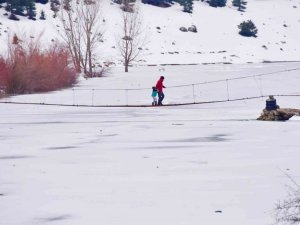Kargaçayırı Gölü buz tuttu