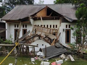 Endonezya’da 6,7 büyüklüğünde deprem