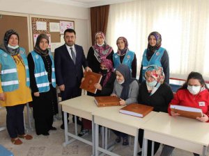 Görme engelli kadınlar Kur’an-ı Kerim okumayı öğreniyor