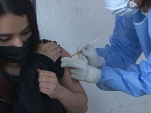 Liseliler ‘Haydi gençler aşıya’ kampanyasına yoğun ilgi gösterdi