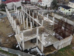 Çekmeköy’de itfaiye istasyonu inşaatı, hurdacıların istilasına uğradı