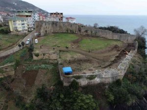 900 yıllık tarihi kalede kafatası olmayan iskelet bulundu