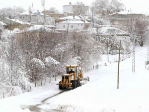 Van Büyükşehir Belediyesi, kapalı mahalle yollarını açıyor
