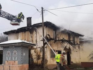 Metruk binada çıkan yangın kısa sürede söndürüldü