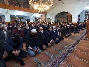 Hatip Camii’nde sabah namazına yoğun katılım