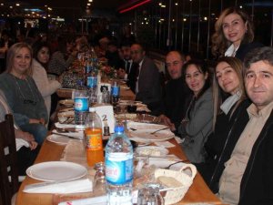 Manisalılar Derneğinin gecesinde 2 engelliye tekerlekli sandalye
