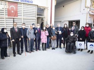 Kütahya Belediyesi’nden görme engellilere beyaz baston