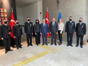 Batan gemideki 6 mürettebatı kurtaran askeri personele Ukrayna Büyükelçisinden madalya