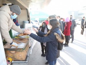 Bandırma Belediyesinden sınava girecek öğrencilere lokma ikramı