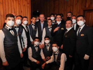 Kadıköy Abdülhamid Han Meslek Lisesi öğrencileri Cumhurbaşkanı Erdoğan’ı ağırladı