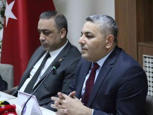 Sadıkoğlu, basın mensupları bir araya geldi