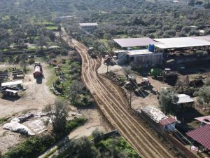 Nazilli Mescitli Mahallesi’nde yollar daha güvenli hale getiriliyor