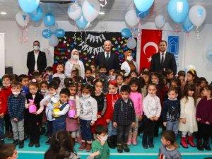 Başkan Akman, miniklerin karne sevincine ortak oldu