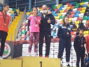 Aydınlı sporcular atletizmdeki başarıları ile gururlandırdı