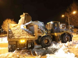 Kahta Belediyesinin 24 saat kar mesaisi