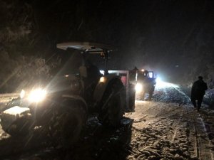 Marmaris’in bazı mahalleleri beyaz örtüyle kaplandı