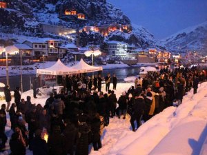 Amasyalılar kar yağışını konserle kutladı