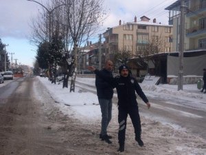 Başkan Altay, ayağının tozuyla çalışmalara katıldı