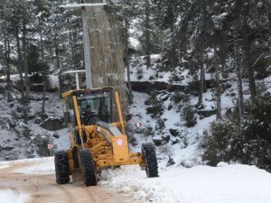 Menteşe Belediyesi’nin karla mücadelesi devam ediyor