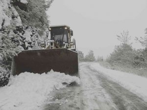 Büyükşehir ekiplerinin karla mücadele çalışmaları sürüyor