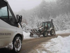 Kuyucak’ta kar yağışı etkili oldu
