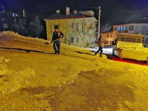 Menteşe’de kar mesaisi gece de devam etti