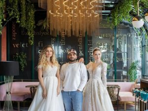 Ünlü moda tasarımcısı Yüksel, 2022-2023 yaz koleksiyonunu tanıttı