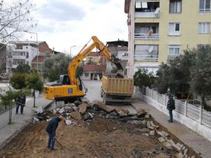 Nazilli Belediyesi Turan Mahallesi’nde yol yenileme çalışmalarına devam ediyor
