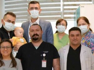 8 aylık bebeğe Gergin Omurilik ameliyatı